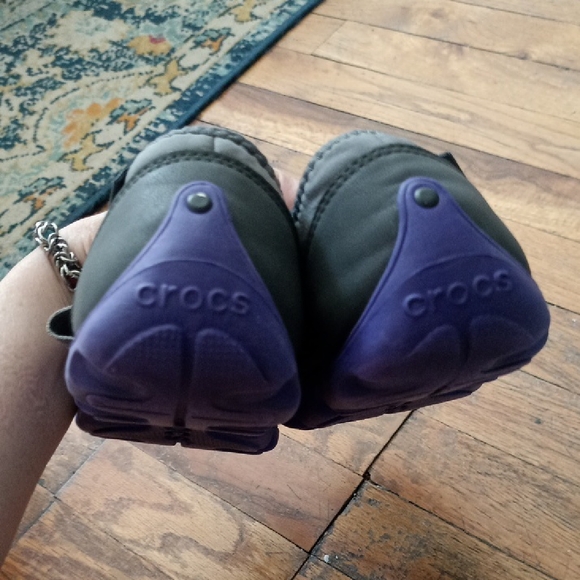CROCS Comfy Gray Purple Mary Jane Flats EUC Women's 9 - Picture 4 of 6
